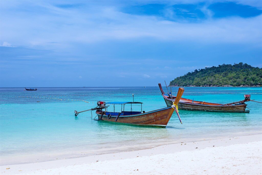 Pattaya Beach Koh Lipe Satun Thailand white sand and clear water