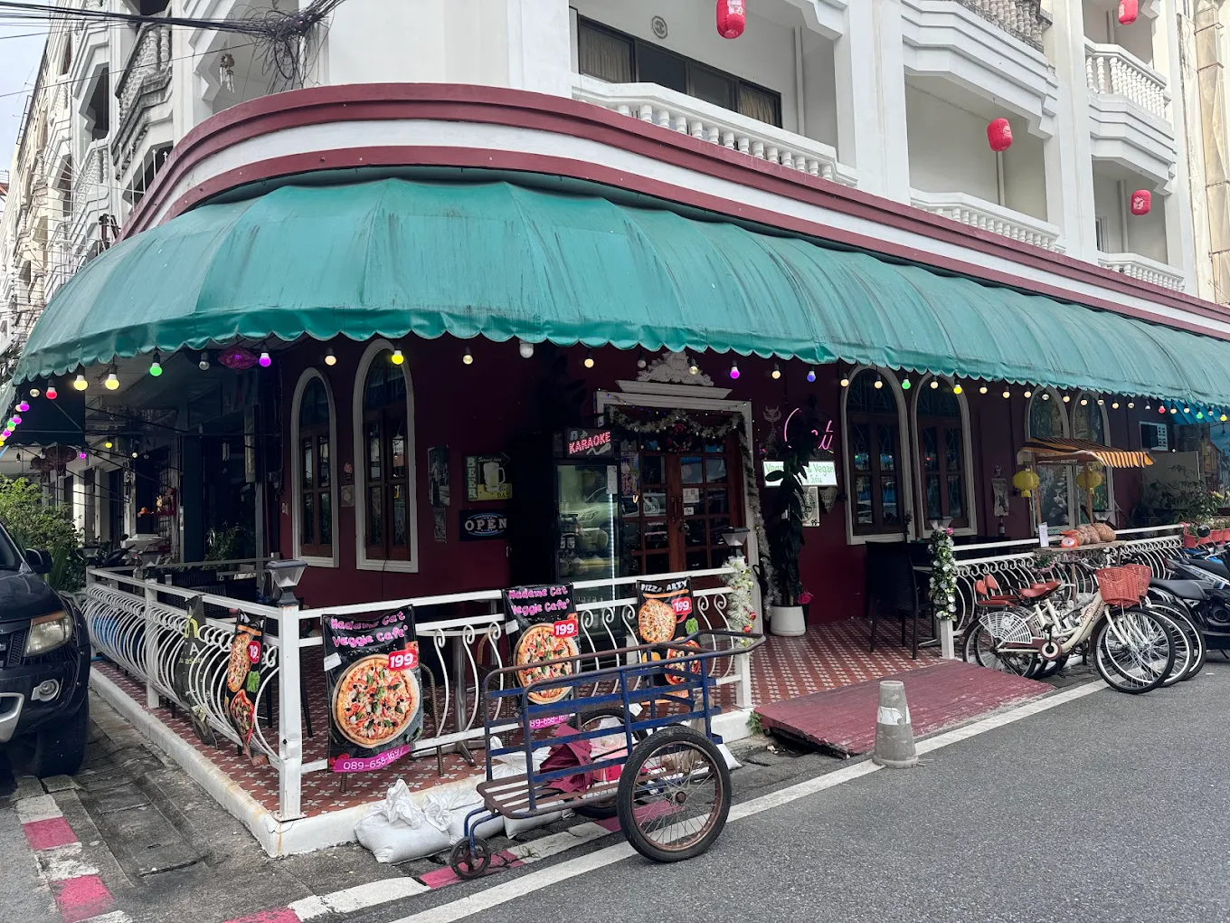 Madame Cat Vegetarian Restaurant