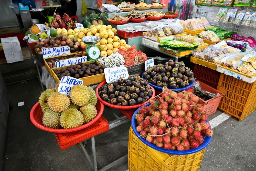 Fresh fruits and juices from local vendors