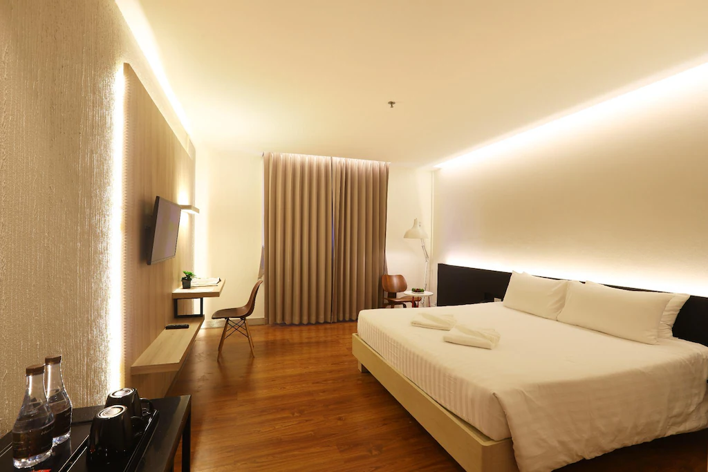 Deluxe Double Room at Lee Gardens Plaza Hotel