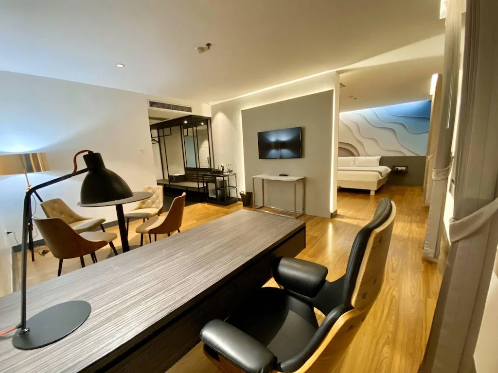Executive Suite at Lee Gardens Plaza Hotel