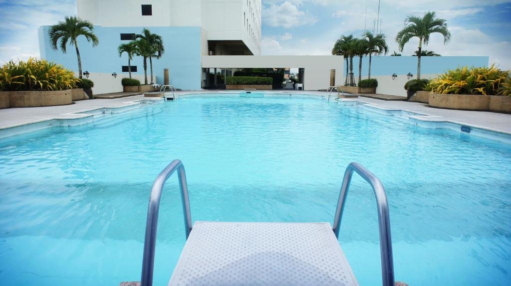 Swimming Pool at Lee Gardens Plaza Hotel