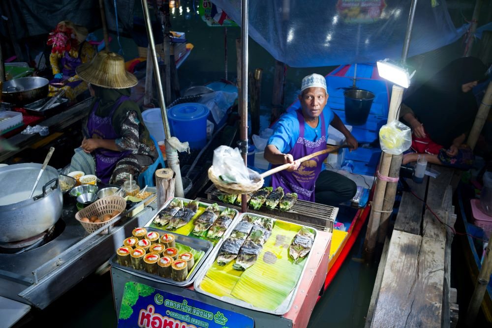 Traditional Thai sweets at Khlong Hae floating market