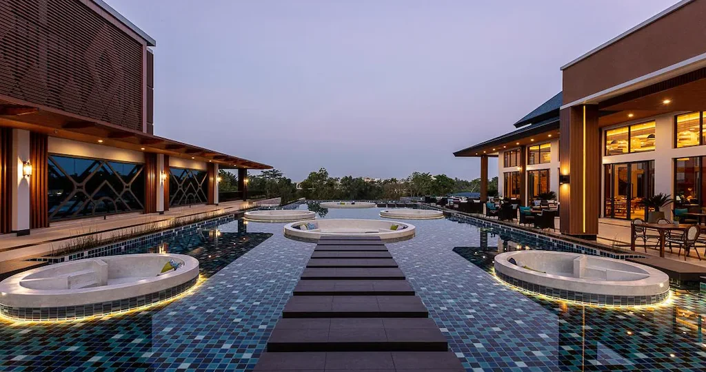 laguna-grand-hotel-and-spa-songkhla-photos-exterior-view-swimming-pool-and-jacuzzi-by-night