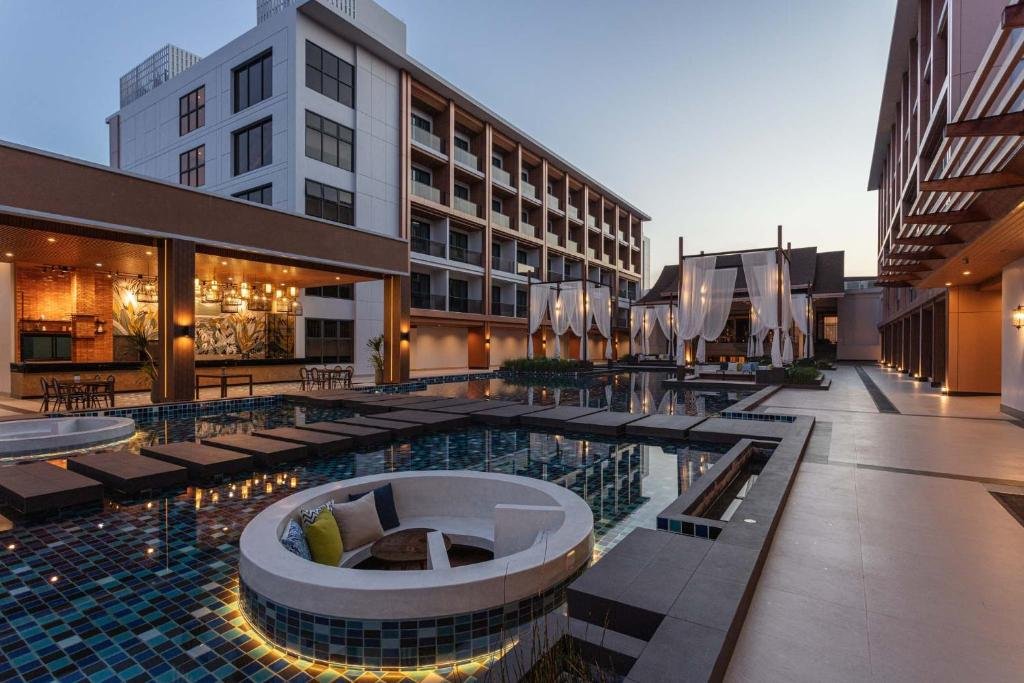 Laguna Grand Hotel Pool Bar