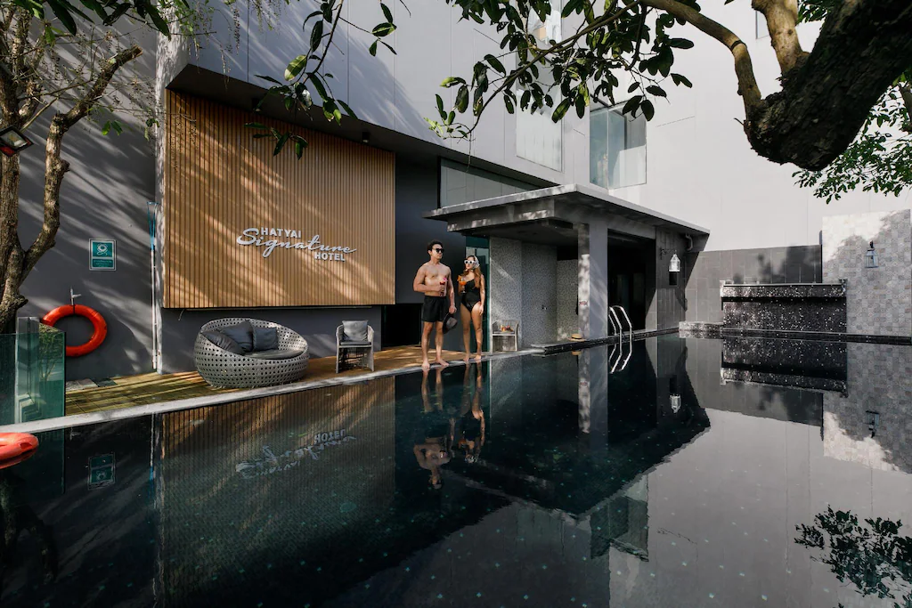 Hat Yai Signature Hotel swimming pool